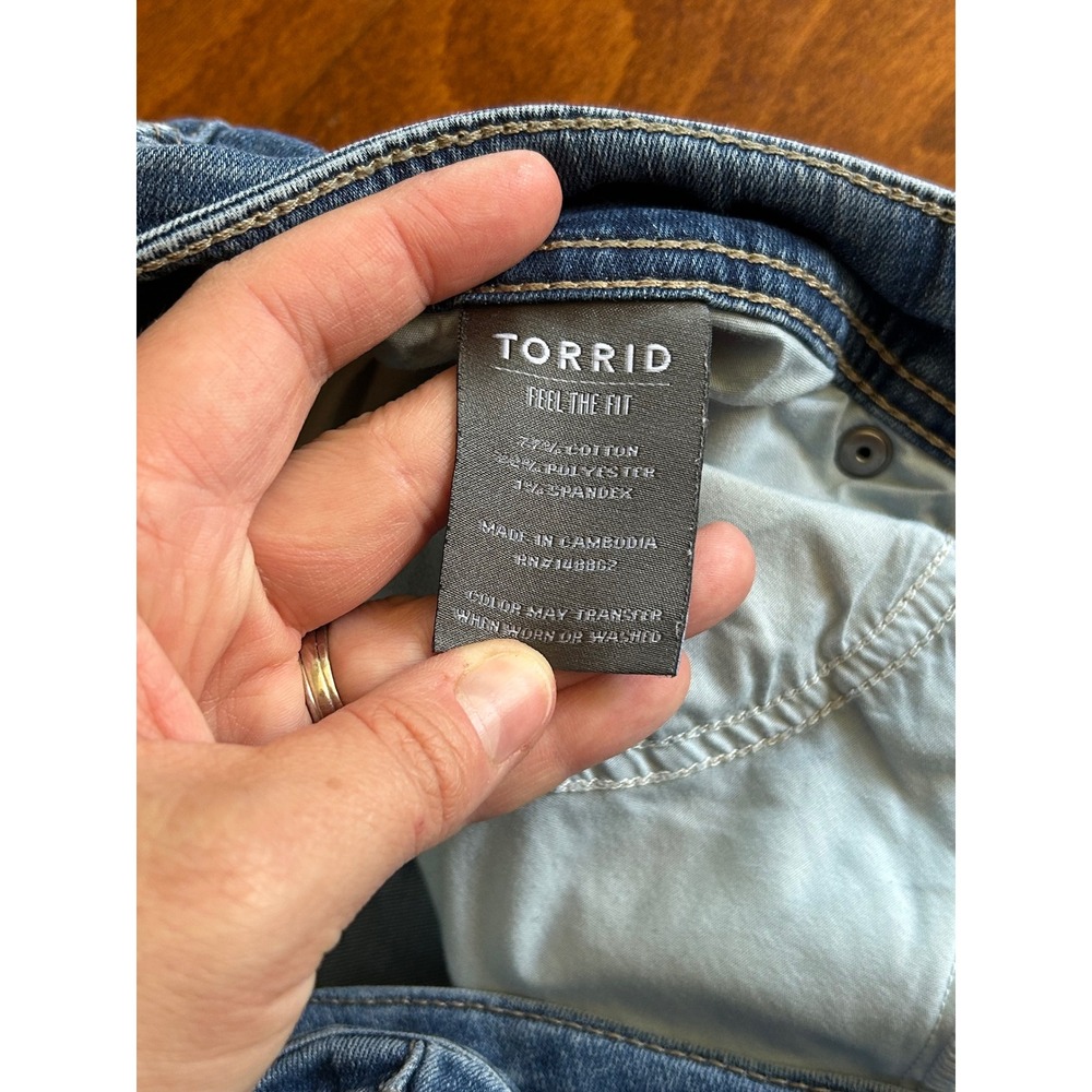 Torrid Luxe Slim Boot Super Stretch Jeans Womens Blue Denim Plus Sz 28 SHORT - Picture 6 of 9